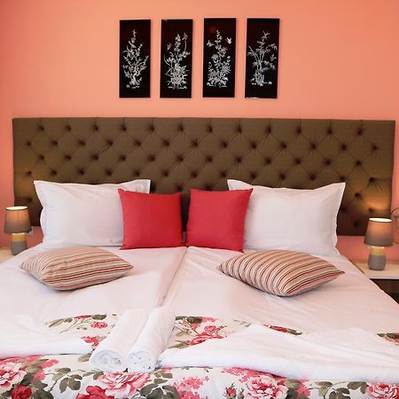 Sea Port Celebrity Apartment - Lets4Holiday ヴァルナ エクステリア 写真