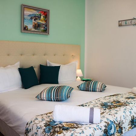 Sea Port Celebrity Apartment - Lets4Holiday ヴァルナ エクステリア 写真