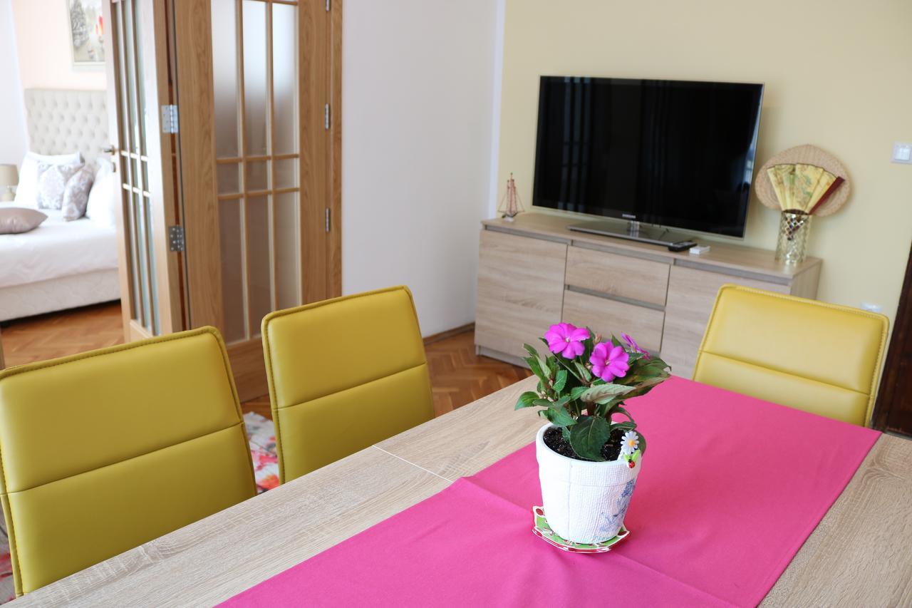 Sea Port Celebrity Apartment - Lets4Holiday ヴァルナ エクステリア 写真