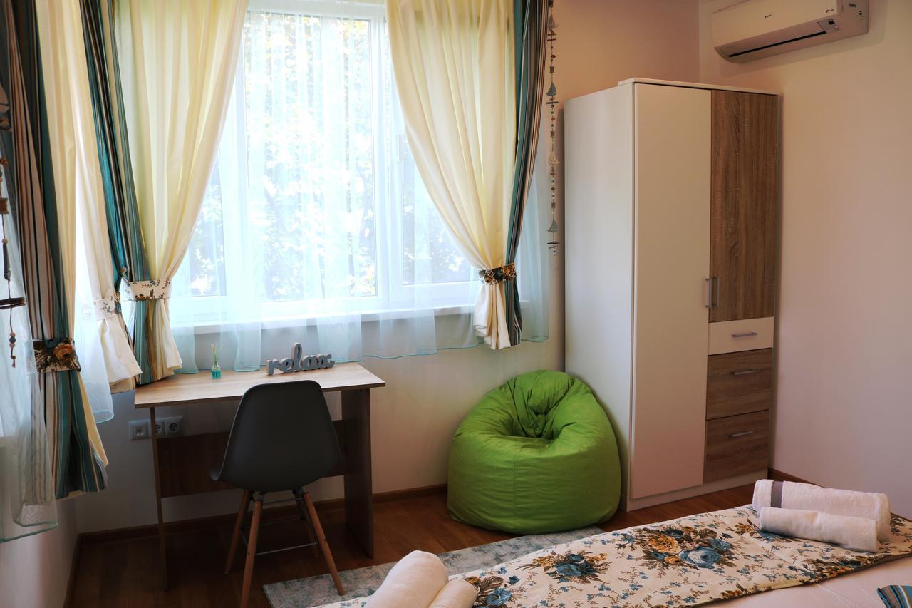 Sea Port Celebrity Apartment - Lets4Holiday ヴァルナ エクステリア 写真