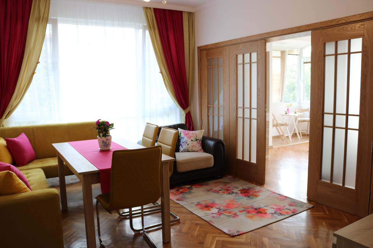 Sea Port Celebrity Apartment - Lets4Holiday ヴァルナ エクステリア 写真