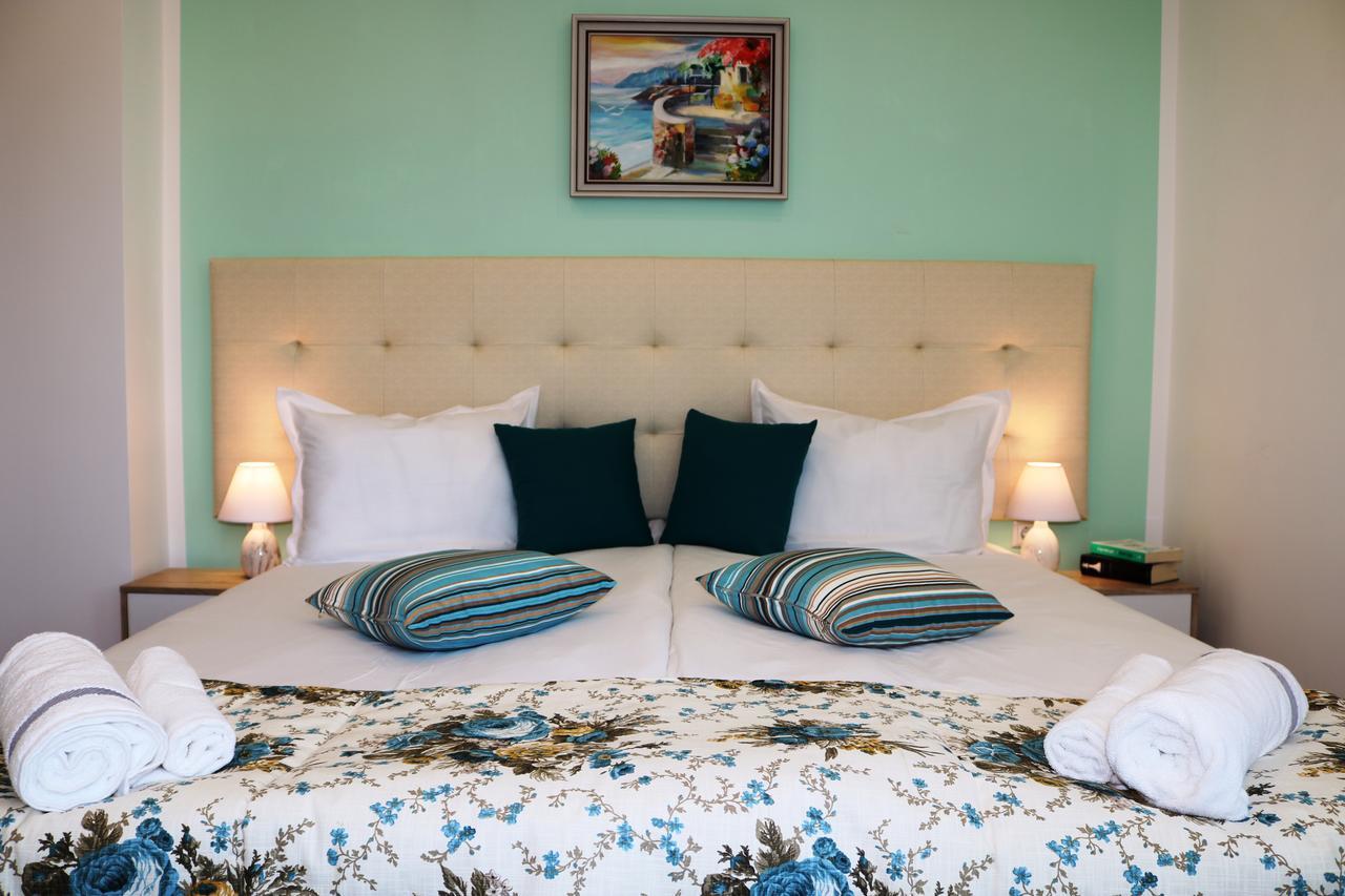 Sea Port Celebrity Apartment - Lets4Holiday ヴァルナ エクステリア 写真