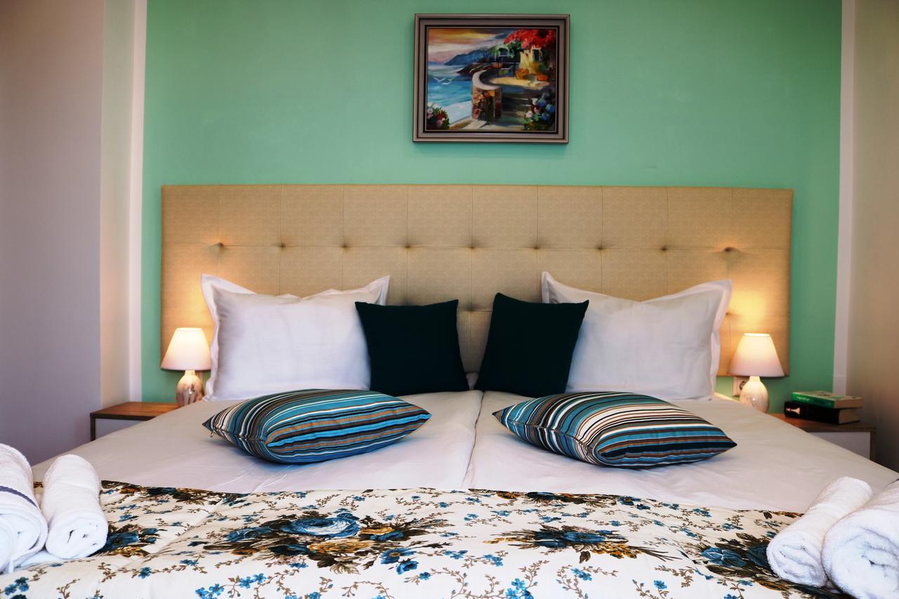 Sea Port Celebrity Apartment - Lets4Holiday ヴァルナ エクステリア 写真
