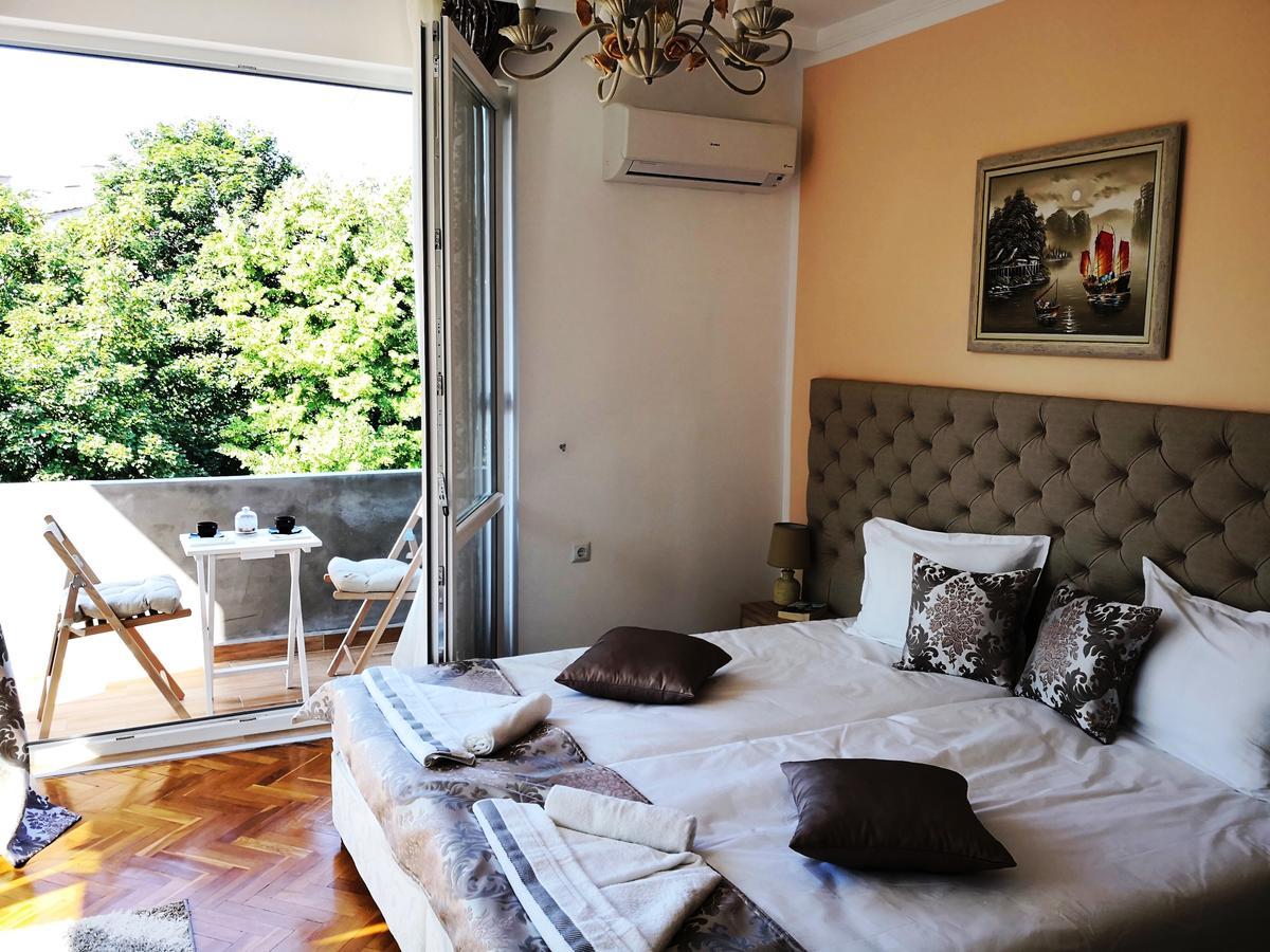 Sea Port Celebrity Apartment - Lets4Holiday ヴァルナ エクステリア 写真